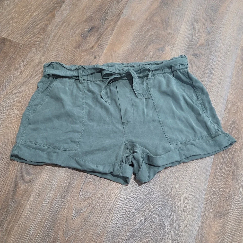 Aerie Olive Green Paperbag Waist Tie Front Utility Shorts Medium M High Rise